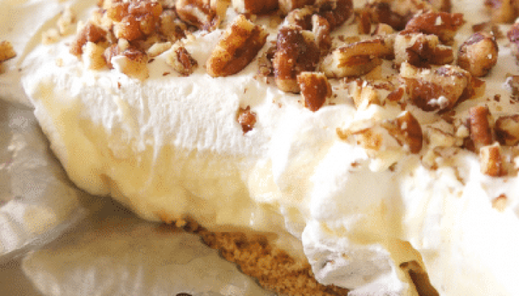 Banana-Pecan-Cream-Pie-824x471